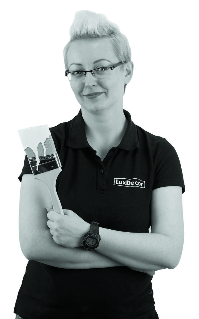 Marta Sienkiewicz, specjalistka ds. produktów marki LuxDecor do dekoracji mebli