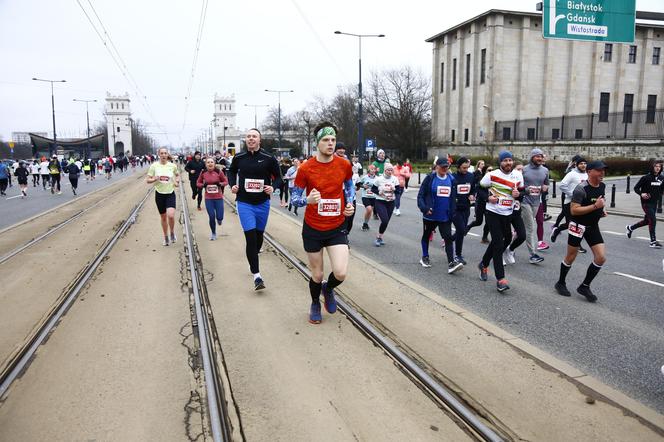 Bieg na Piątkę 2024, Warszawa - zdjęcia. Biegłeś? Szukaj się w galerii!