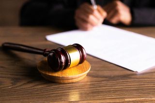 Kazał nauczyć dziecko gadać po polsku. Potem zaatakował rodziców. 42-latek usłyszał wyrok