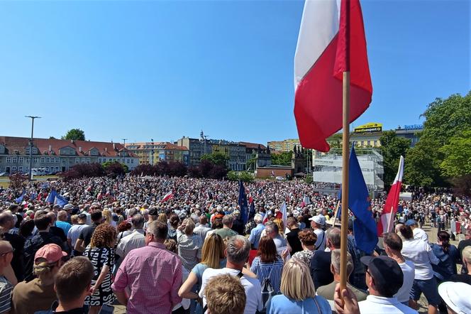 Manifestacja 4 czerwca na placu Solidarności w Szczecinie