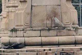 Pijany roztrzaskał się samochodem na pl. Konstytucji. To policjant stołecznej drogówki