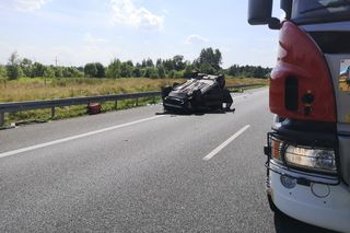 Duże utrudnienia na A4 po zderzeniu osobówki z kamperem w Wokowicach