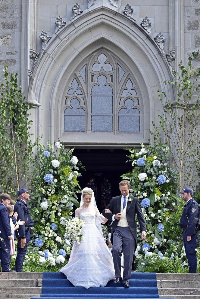 Królewska ceremonia pełna przepychu. Ślubna stylizacja Marii Karoliny podbija światowe media