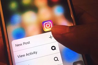 Czy na Instagramie widać, kto oglądał profil? Jak sprawdzić, czy ktoś zapisał zdjęcie?