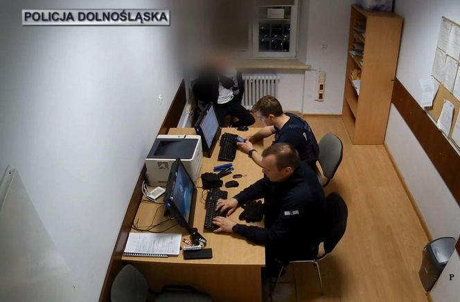 Atak na ratownika i policjantów w Lubinie. „Groził śmiercią, próbował uderzyć”