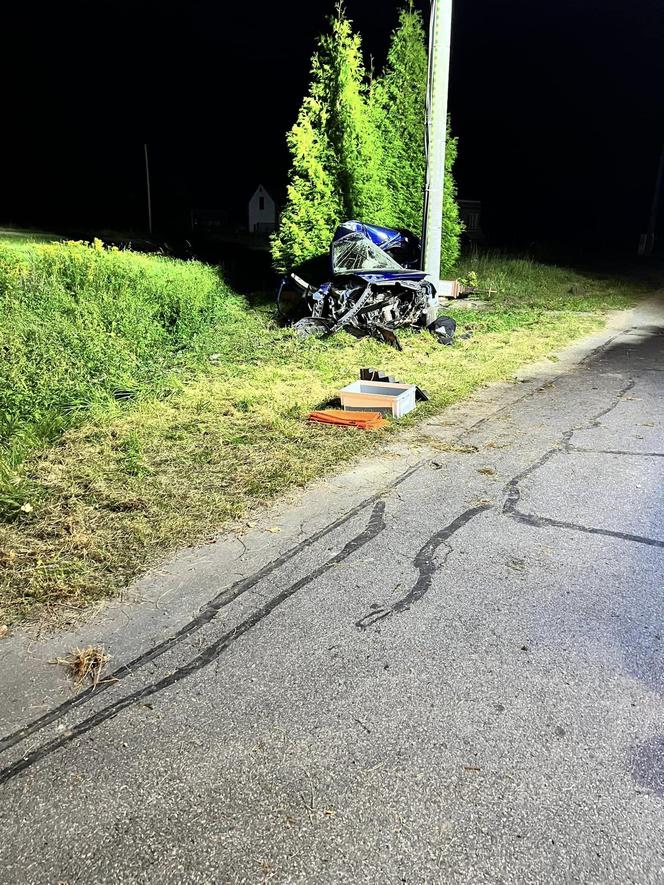 Tragiczny wypadek pod Tarnowem. Zginął 18-letni kierowca opla, ranna została 15-latka