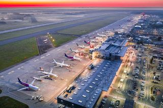 Międzynarodowy Port Lotniczy Katowice w Pyrzowicach ma drogę startową o długości 3200 m