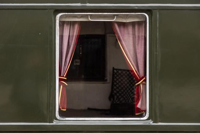 Wagon salonowy - zdjęcia. Zobacz wnętrze wagonu, którym podróżowali najważniejsi politycy z PRL-u