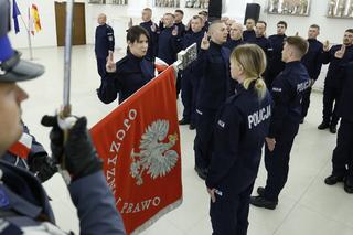 Nowi funkcjonariusze lubelskiej policji. 24 mężczyzn i 5 kobiet wypowiedziało słowa przysięgi