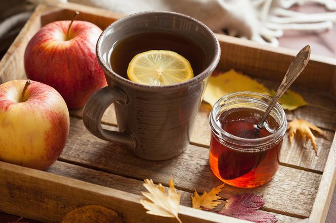 Jesienna herbata jabłkowa: smaczna i zdrowa herbata na rozgrzewkę