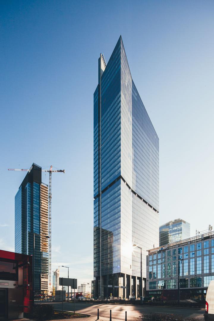 Skyliner w Warszawie: po wieżowcu oprowadza Michał Sadowski