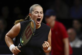 Jelena Ostapenko ograła też Arynę Sabalenkę! Łotyszka podbiła Stuttgart i zgarnęła porsche!