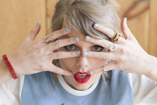 Taylor Swift nago? Hacker włamał się na Twittera i Instagram - czy ma jej nagie zdjęcia? [VIDEO]