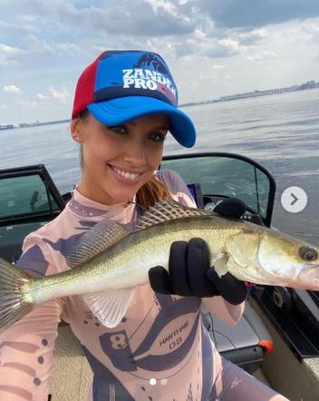 Najseksowniejsza wędkarka świata! Polina łowi same grube ryby