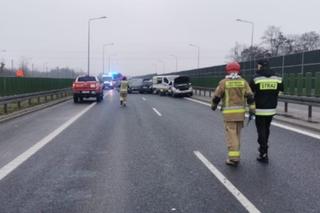 Karambol na trasie krajowej w Cedzynie koło Kielc! Zderzyło się ponad 30 samochodów, są ranni!
