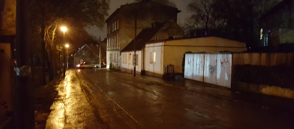 Pękła jezdnia i budynek. 11 osób ewakuowanych!