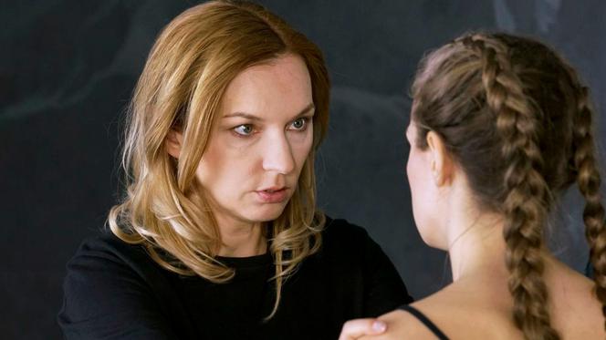 Barwy szczęścia, odc. 2080. Oliwka (Wiktoria Gąsiewska), matka Mii - Wanda (Agnieszka Przepiórska)