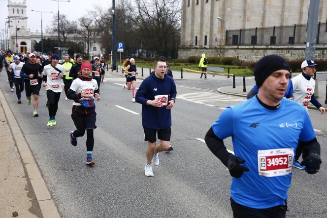 Bieg na Piątkę 2024, Warszawa - zdjęcia. Biegłeś? Szukaj się w galerii!