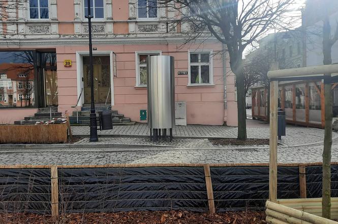 Nowy słup ogłoszeniowy na gnieźnieńskim Rynku