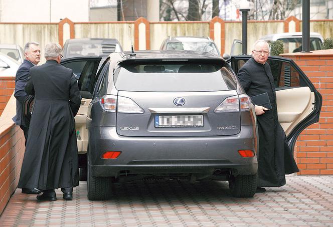 Rewia biskupich limuzyn