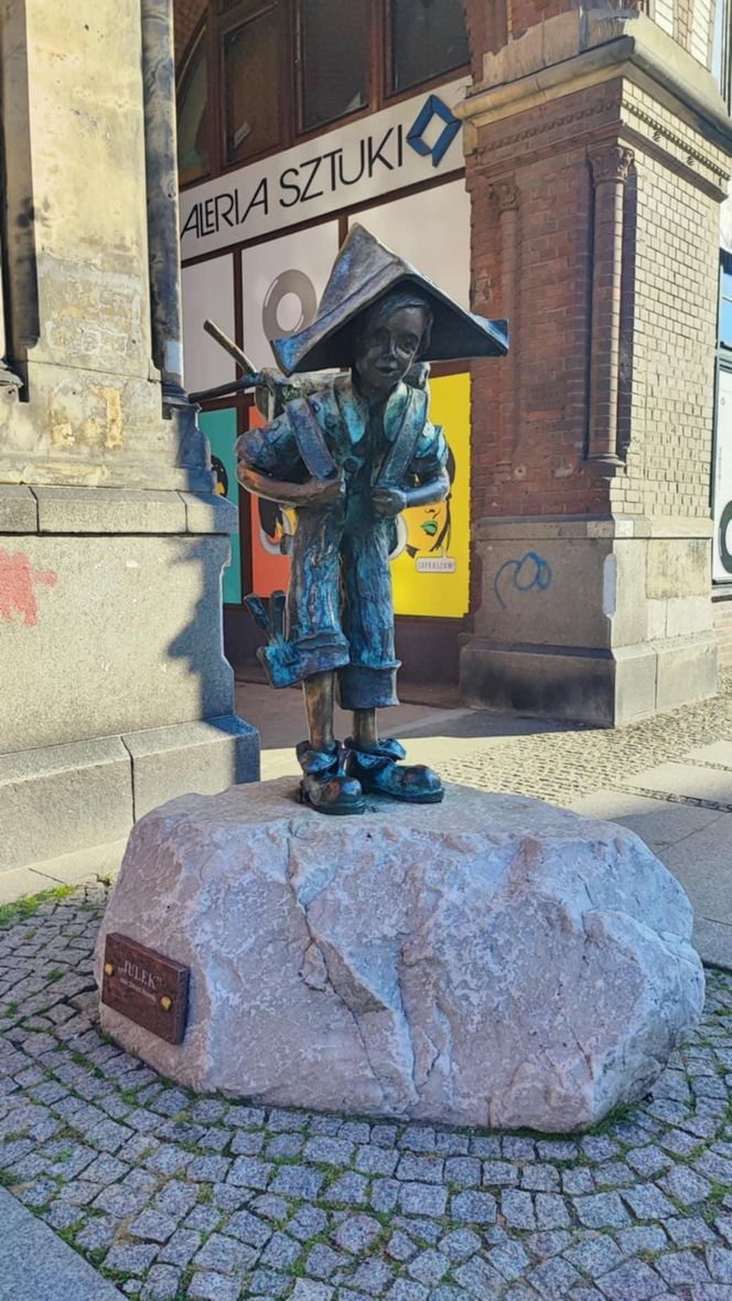 Zabytki stoją tu jeden przy drugim. To dolnoslaskie miasto wygląda jak z pocztówki, ale bez tłumów