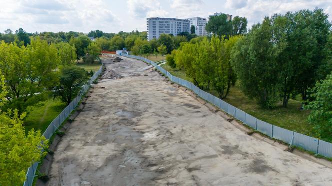 Odkrywkowa budowa tunelu tramwajowego pod parkiem Pięciu Sióstr na Ochocie