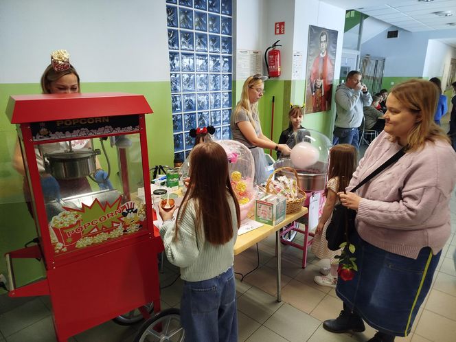 Bal mający na celu wsparcie Tymka Kalatę w walce o zdrowie odwiedziły setki mieszkańców Siedlec i okolic