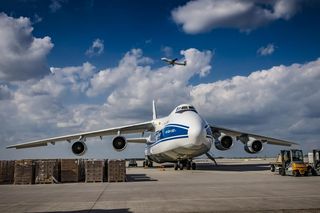 Rosyjski AN-124-100 firmy Volga-Dnepr