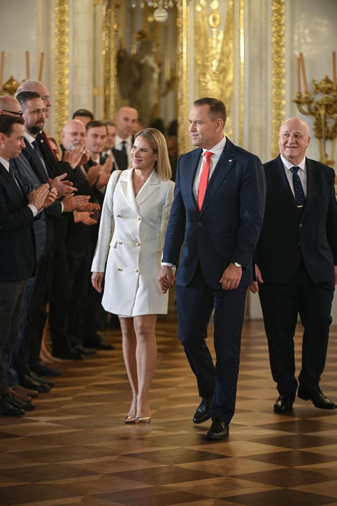 Marta Nawrocka w jasnej kreacji na Zamku Królewskim
