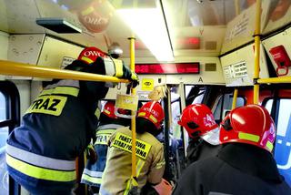 Gdańsk: Zderzenie tramwaju z tirem na rondzie! Motornicza jest ranna [ZDJĘCIA]