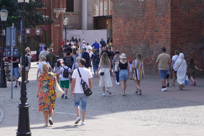 Tłumy turystów w Gdańsku. Ulice pękają w szwach