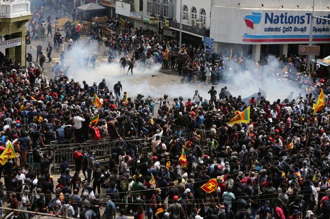 Sri Lanka. Ogromne protesty w Kolombo. Prezydent uciekł ze swojej rezydencji [ZDJĘCIA]