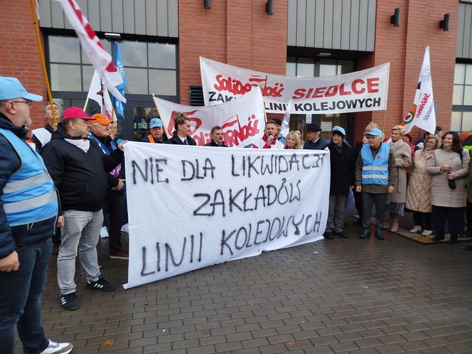 Pracownicy Zakładu Linii Kolejowych pikietowali w Siedlcach! Poparli ich siedleccy radni