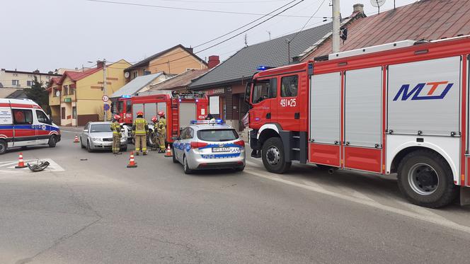 Zderzenie auta osobowego ze skuterem u zbiegu Targowej z Iłżecką