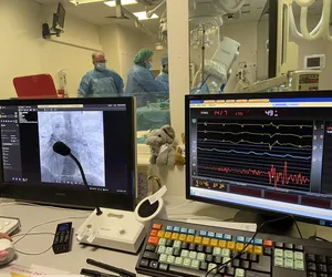 Łódzcy lekarze uratowali życie 13-latki z pękniętą aortą. To pierwszy taki zabieg w Polsce