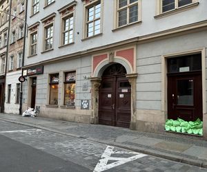 Wrocław szykuje się na powódź. W centrum wszędzie leżą worki z piaskiem