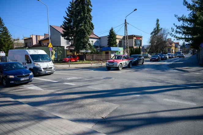 Tarnowski ZDiK walczy z korkami przy Starym Cmentarzu. Skrzyżowanie idzie do przebudowy