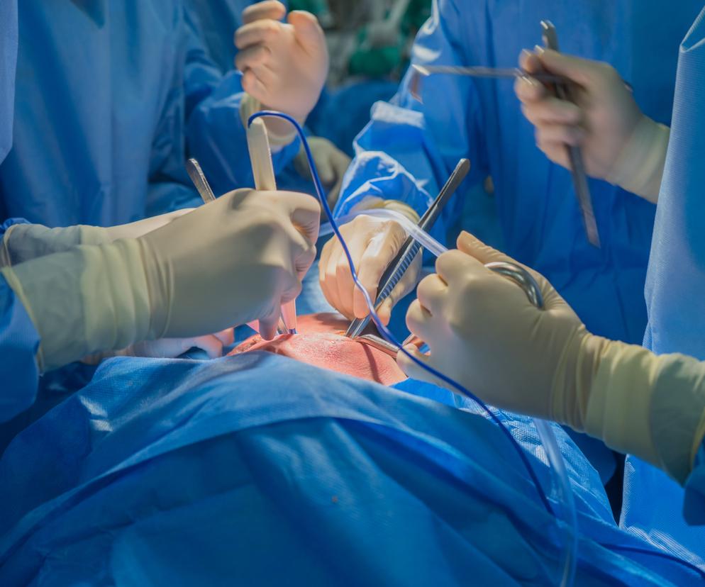 Lekarze uratowali pięciolatka, którego serce przebił drut. Niezwykła operacja w ICZMP w Łodzi