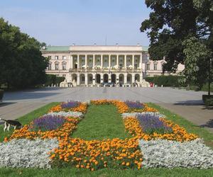 Obecny wygląd placu Żelaznej Bramy w Warszawie