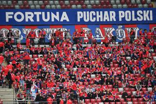 Legia - Raków: Oprawy kibiców na Narodowym
