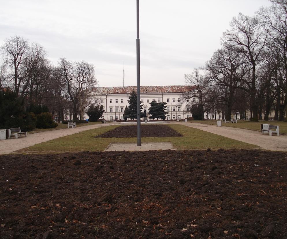 Plac Obrońców Warszawy, Płock