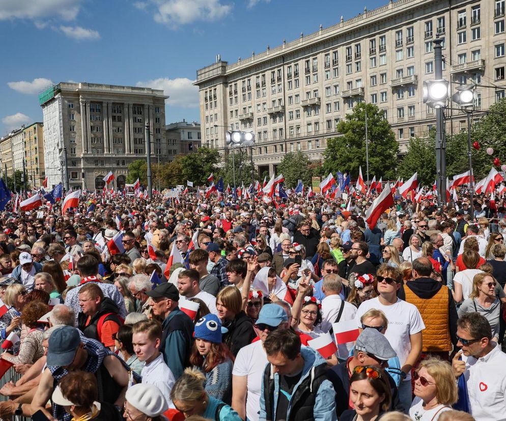 Dwa marsze w Warszawie. Spokojny przebieg mimo napiętej atmosfery. Policja podsumowuje