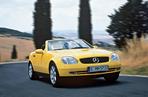 Mercedes SLK: pierwszy roadster typu coupe-cabrio zadebiutował w 1996 r. Występował z szeroką paletą silników od najsłabszego 2.0, po 3.2 V6 w wersji AMG. Auto można znalźć nawet za 13 000 zł.