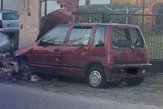 Pijany w sztok prowadził auto. Swoją podróż skończył na ścianie budynku!