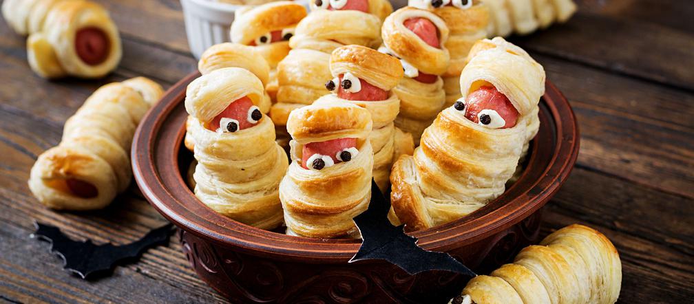 Mumie z parówek - jak zrobić oryginalną przekąskę na Halloween?