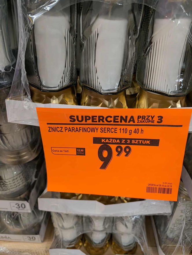 Promocje na Wszystkich Świętych w Biedronce. Wkłady do zniczy gratis