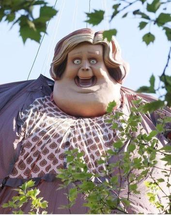 Harry Potter. Gigantyczna ciotka Marge unosiła się nad Londynem! [ZDJĘCIA]
