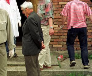 Władek zabił ojca i założył maskę uszytą z jego twarzy. Na pierwszym planie dziadek mordercy