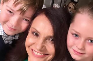 M jak miłość na planie. Aleksandra (Małgorzata Pieczyńska), Szymek (Staś Szczypiński), Maja (Laura Jankowska)