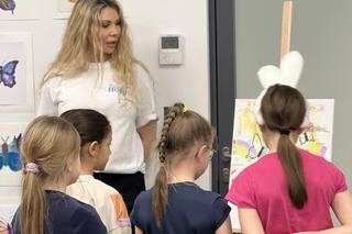 Iwona Węgrowska z córką i Laura Breszka z synem wspierają ukraińskie dzieci